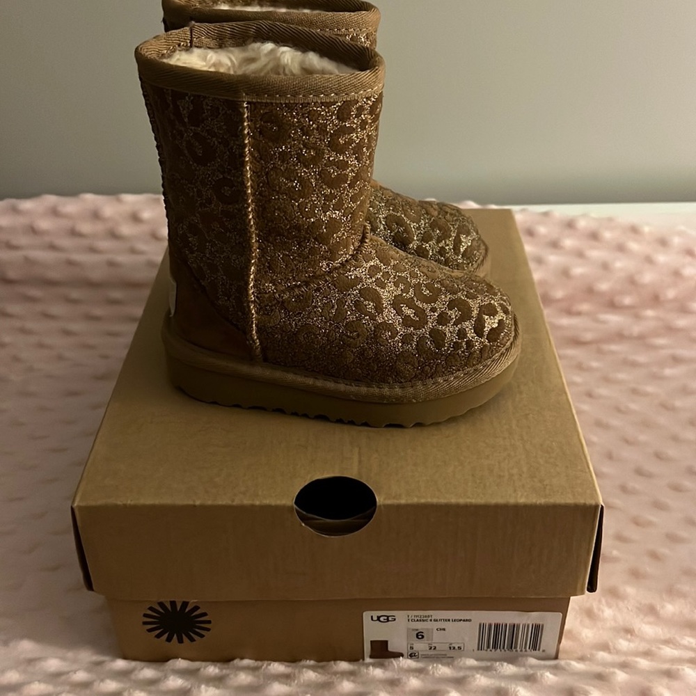 Hardly worn Walker uggs